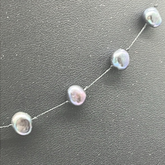 19 inch Peacock Pearl necklace, individually knotted on cord, lobster closure - Picture 3 of 6